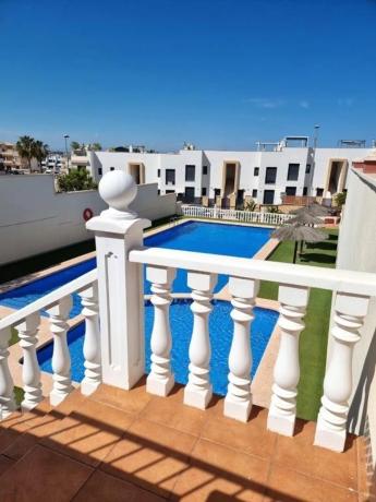 Chalet pareado en calle Ebro