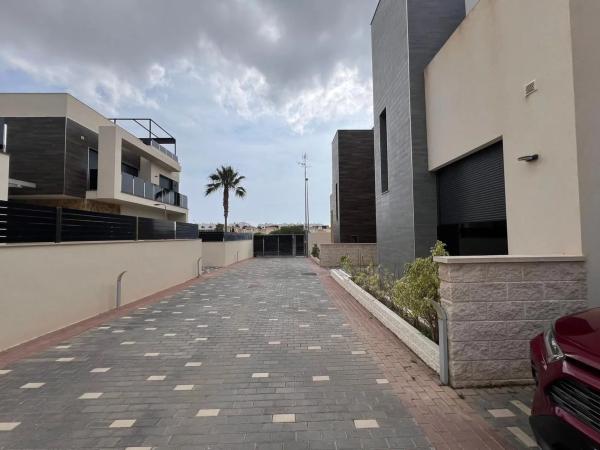 Chalet en Barrio Lomas de Cabo Roig-Los Dolses