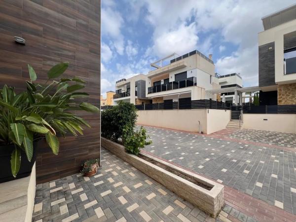 Chalet en Barrio Lomas de Cabo Roig-Los Dolses