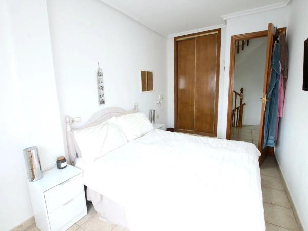 Chalet adosado en calle Picasso