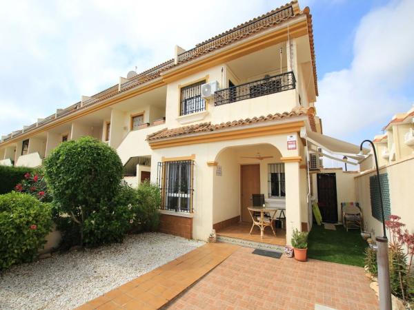 Chalet adosado en calle Picasso