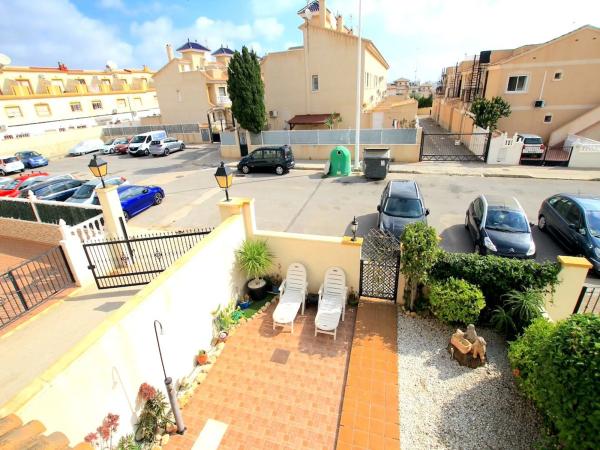 Chalet adosado en calle Picasso