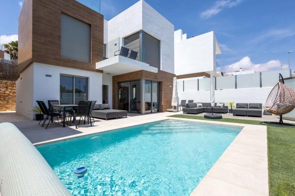 Chalet pareado en calle la Traviata