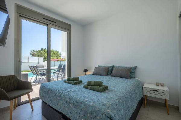 Chalet pareado en calle la Traviata