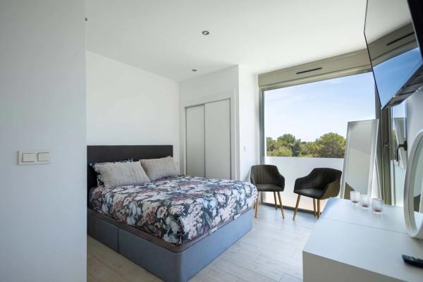 Chalet pareado en calle la Traviata