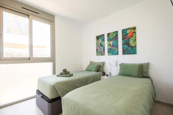 Chalet pareado en calle la Traviata