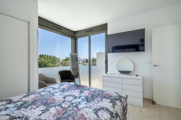 Chalet pareado en calle la Traviata