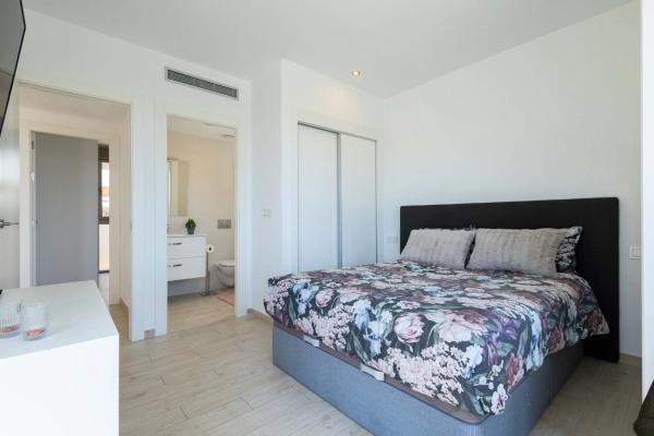 Chalet pareado en calle la Traviata