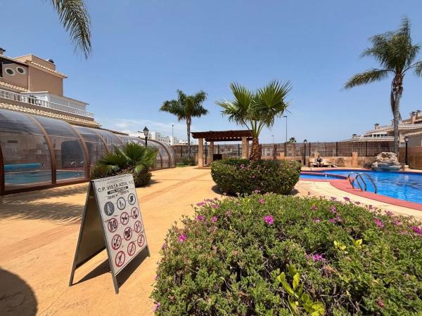 Chalet adosado en calle Clavo