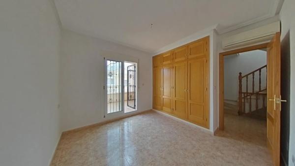 Chalet adosado en calle Clavo