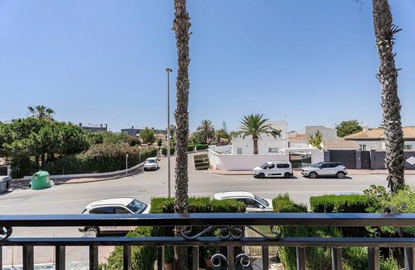 Chalet pareado en calle Nicolás de Bussi, 4