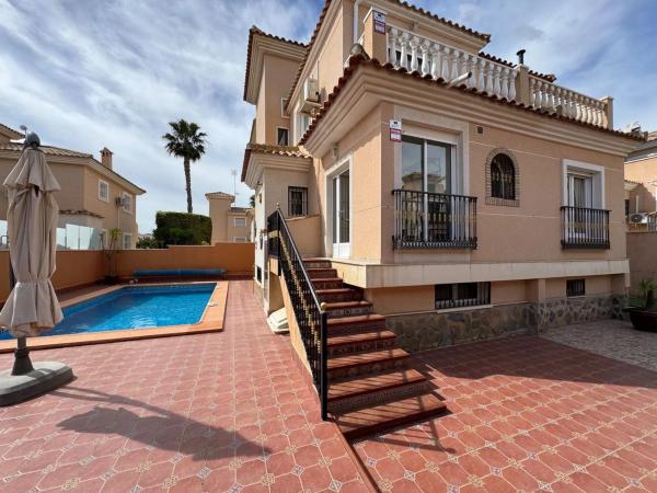 Casa independiente en calle Panticosa