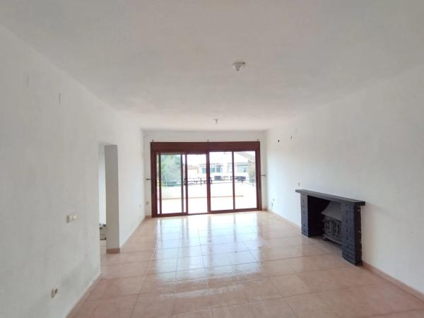 Casa independiente en calle Abeto p c