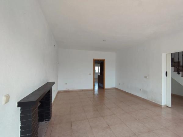 Casa independiente en calle Abeto p c