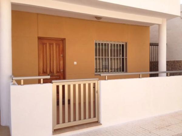 Chalet adosado en calle Caleta, 24