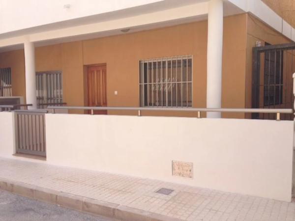 Chalet adosado en calle Caleta, 24