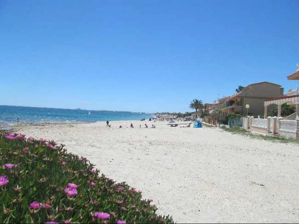 Chalet adosado en calle Caleta, 24