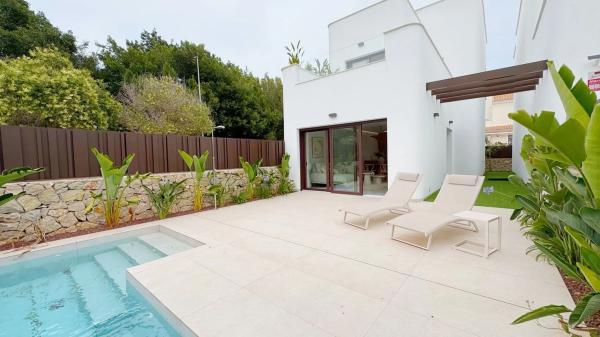 Casa independiente en calle Río Genil m P, 19