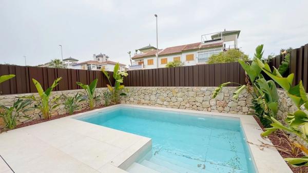 Casa independiente en calle Río Genil m P, 19