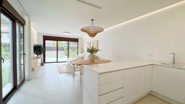 Casa independiente en calle Río Genil m P, 19