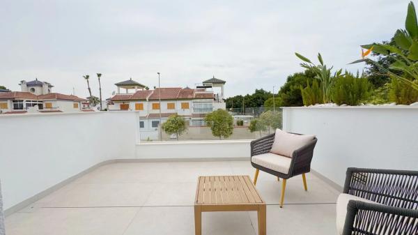 Casa independiente en calle Río Genil m P, 19