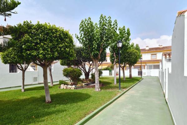 Chalet pareado en calle Río Seco