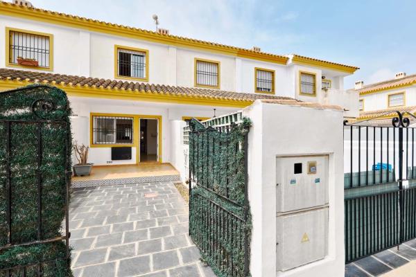 Chalet pareado en calle Río Seco