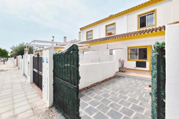 Chalet pareado en calle Río Seco