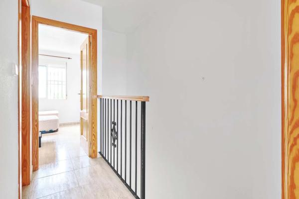 Chalet pareado en calle Río Seco