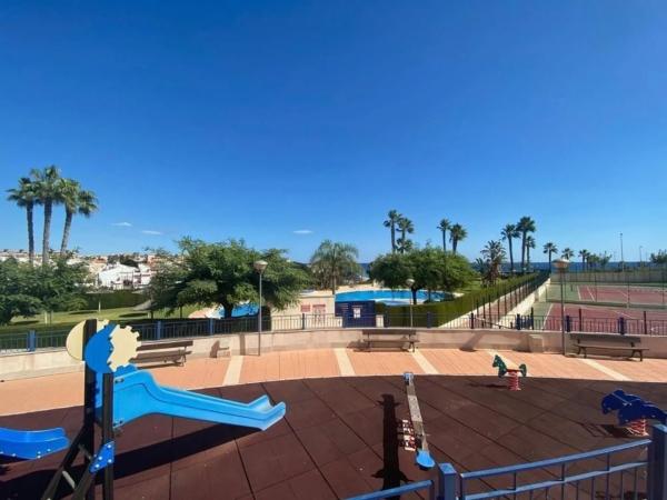 Piso en plaza de Mil Palmeras