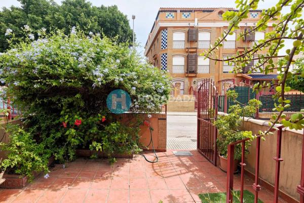 Chalet adosado en calle Remo