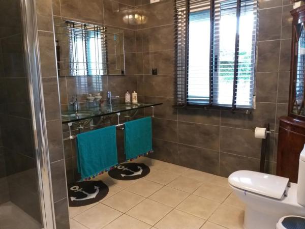 Casa independiente en avenida Pino del p C, 123