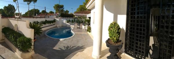 Casa independiente en avenida Pino del p C, 123