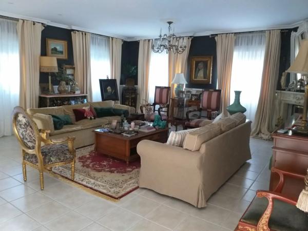 Casa independiente en avenida Pino del p C, 123