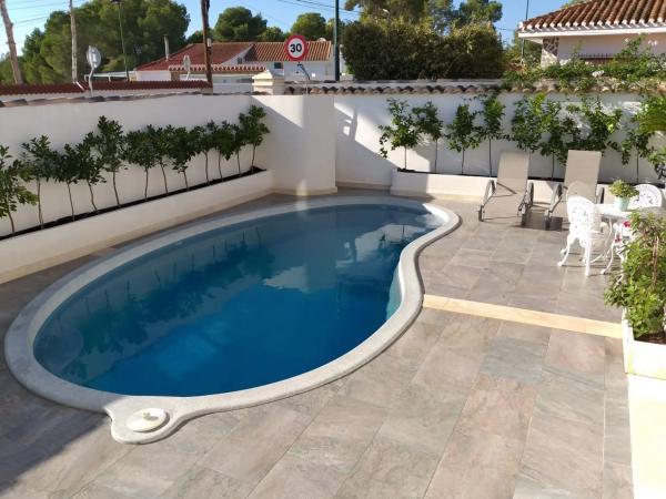 Casa independiente en avenida Pino del p C, 123