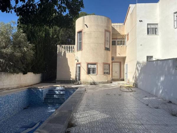 Chalet pareado en calle Naranjo