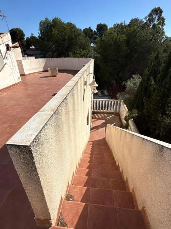 Chalet pareado en calle Naranjo