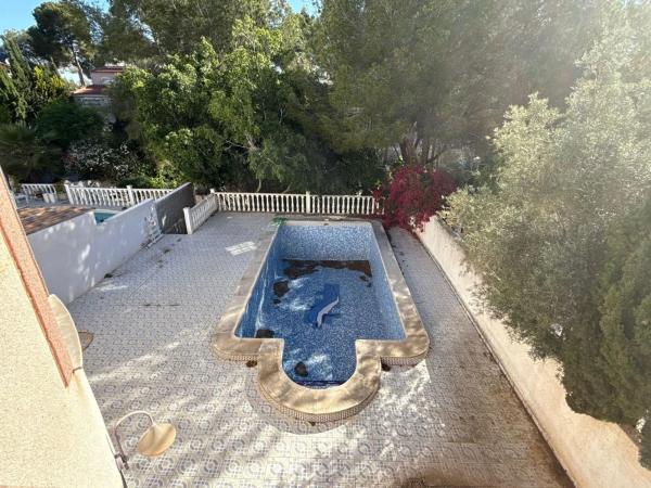 Chalet pareado en calle Naranjo