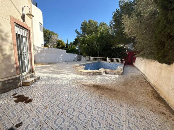 Chalet pareado en calle Naranjo