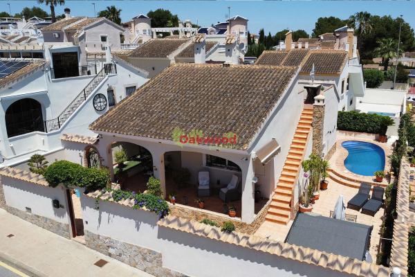 Chalet en avenida de las Especias