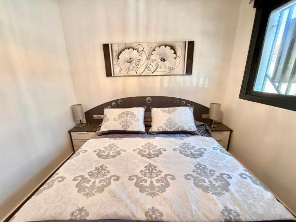 Chalet pareado en calle Cgo Carlos Irle