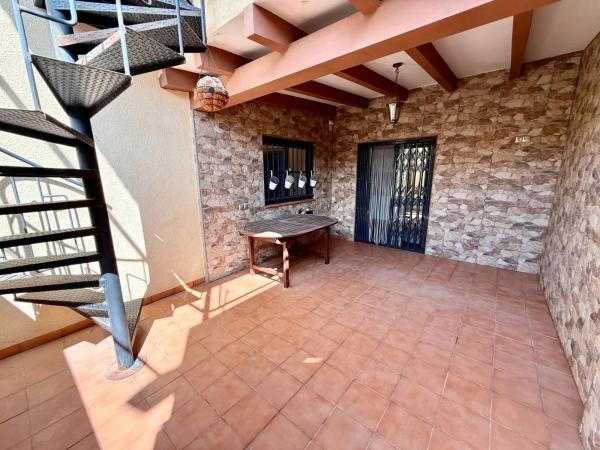 Chalet pareado en calle Cgo Carlos Irle