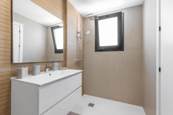 Chalet adosado en calle Infanta Elena