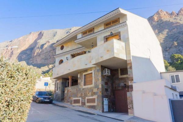 Casa independiente en calle Francisco Peñalver Arróniz