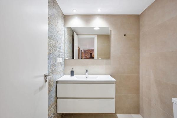 Chalet adosado en calle Rosalia de Castro