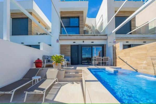 Chalet adosado en calle Rosalia de Castro