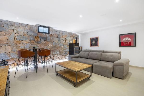 Chalet adosado en calle Rosalia de Castro