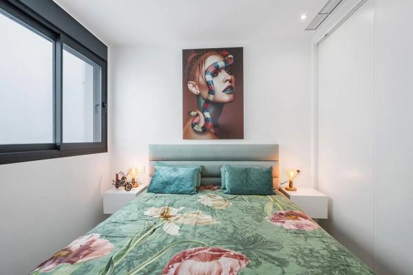 Chalet adosado en calle Rosalia de Castro