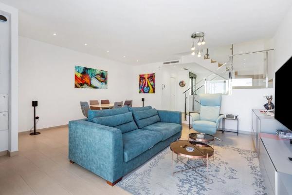 Chalet adosado en calle Rosalia de Castro