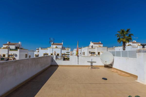 Chalet pareado en calle Luis de Gongora, 3